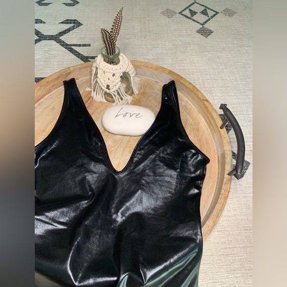 Seduction wet/leather look body suit - Picture 2 of 8